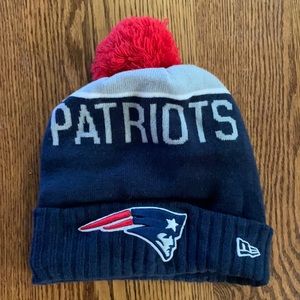 Women’s patriots merchandise winter hat with pompom